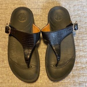 Textured Fitflop with Buckle US 5/6